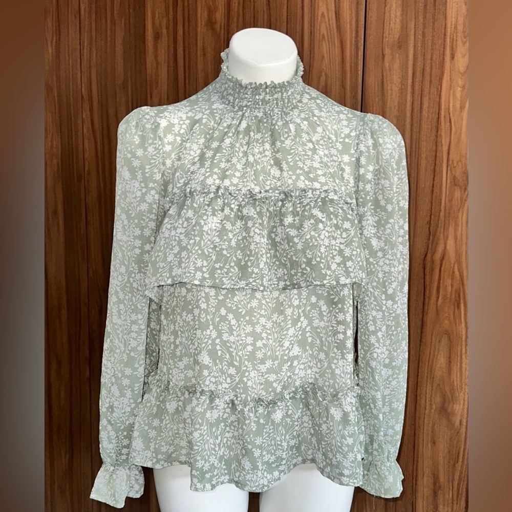Green and White Puff Sleeve Ruffled Blouse Size M
